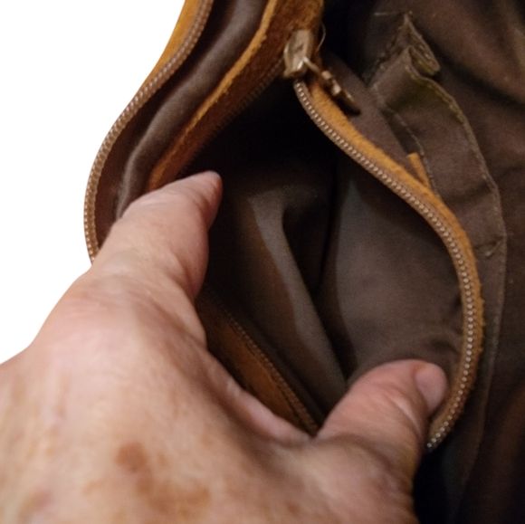 Minnetonka Brown Suede Fringed Shoulder Bag - Picture 7 of 8